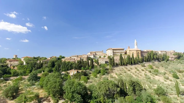 Beautiul légi kilátás Pienza, Toszkána középkori város a hil — Stock Fotó