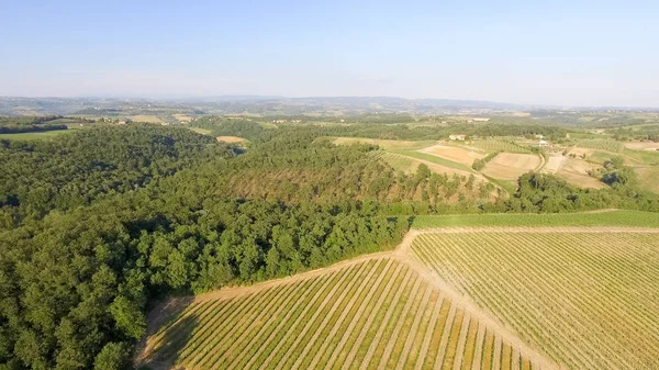 Tuscany platteland heuvels, schitterende luchtfoto in het voorjaar — Stockfoto