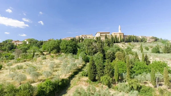 Kondominium Flygfoto över Pienza, Toscana medeltida staden på hil — Stockfoto