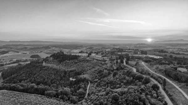 Lindas colinas da Toscana, vista aérea ao entardecer — Fotografia de Stock