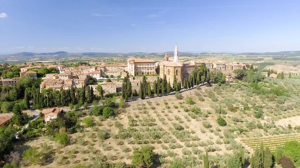 Beautiul légi kilátás Pienza, Toszkána középkori város a hil — Stock Fotó