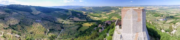 Hava panoramik Castiglione Dorcia eski kule ve co — Stok fotoğraf