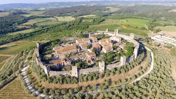 Splendida veduta aerea di Monteriggioni, città medievale toscana — Foto Stock