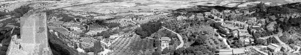 Geweldige panoramische luchtfoto van Castiglione D'Orcia en surroun — Stockfoto