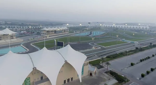 Abu dhabi, uae - Dezember 2016: ferrari world air view. abu d — Stockfoto