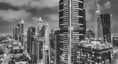 Dubai, Birleşik Arap Emirlikleri - Aralık 2016: Şehir merkezinde hava görünümünü geceleri. Dubai