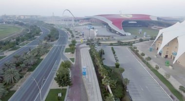 Abu Dhabi, Birleşik Arap Emirlikleri - Aralık 2016: Ferrari dünyasına havadan görünümü. Abu D