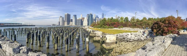 Panorama Nowego Jorku z Brooklyn Bridge Park — Zdjęcie stockowe