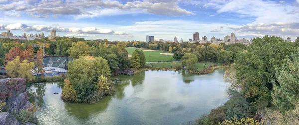 Hermosos colores de Central Park en temporada de follaje, panorámica vi — Foto de Stock