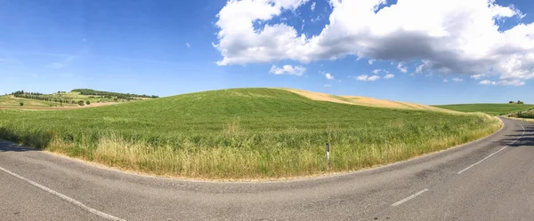 Vista panorâmica do campo da Toscana na primavera, Itália — Fotografia de Stock