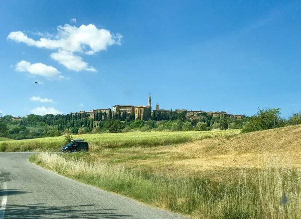 Pienza da estrada, Toscana — Fotografia de Stock