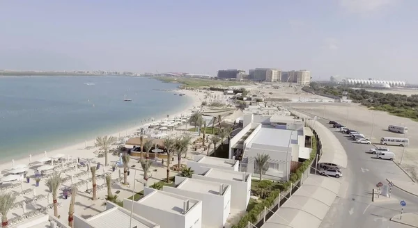 Abu Dhabi Beach em Yas Island, vista aérea — Fotografia de Stock