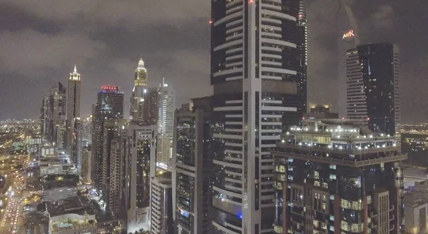 DUBAI, Emirados Árabes Unidos - DEZEMBRO 2016: Vista aérea do centro da cidade à noite. Dubai — Fotografia de Stock