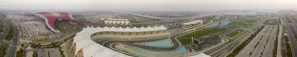 ABU DHABI - DEZEMBRO 2016: Circuito Ferrari World e F1, aéreo — Fotografia de Stock