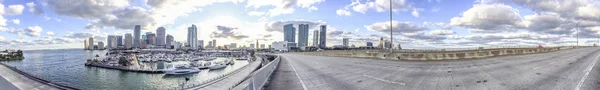 Vista panorâmica do centro de Miami de Port Boulevard — Fotografia de Stock