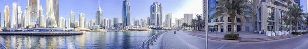 Озил - НОЯБРЬ 2015: потрясающий вид на небоскреб Dubai Marina — стоковое фото
