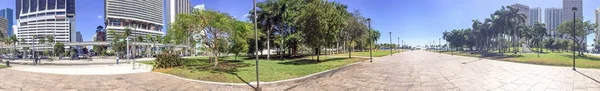 Vista panorâmica do centro de Miamifrom parque da cidade, FL — Fotografia de Stock