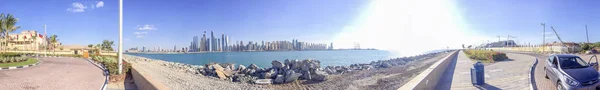 Vista panorámica del horizonte del puerto deportivo de Dubái desde la isla Palm Jumeirah —  Fotos de Stock