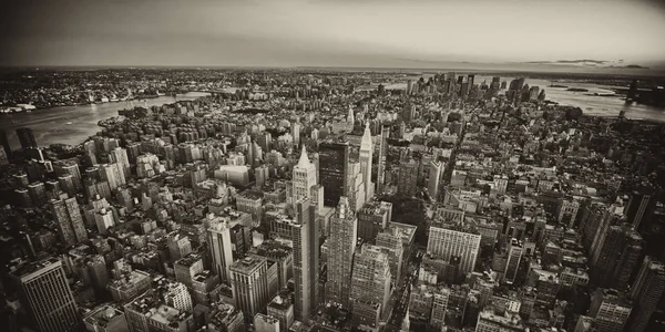 New york city skyline w nocy — Zdjęcie stockowe