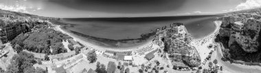 Tropea, Calabria. Santa Maria dell'Isol panoramik aerail görünümünü