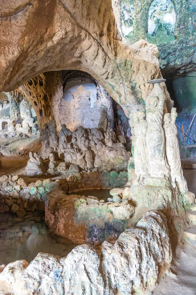 Kerk in de grot, Piedigrotta - Pizzo Calabro, Italië — Stockfoto