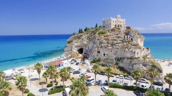 Tropea, Italië. Luchtfoto van Santa Maria dell'Isola klooster — Stockfoto