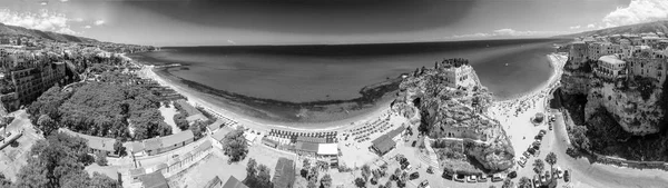 Tropea Calabria. Widok panoramiczny aerail Santa Maria dell'Isol — Zdjęcie stockowe