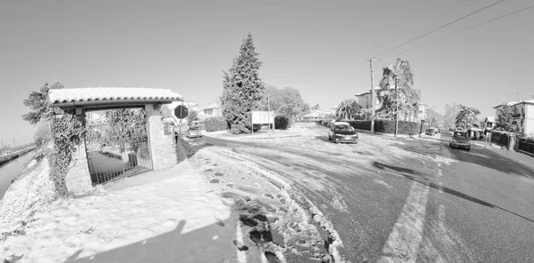 Ruas depois de uma tempestade de neve em Pisa, Itália — Fotografia de Stock