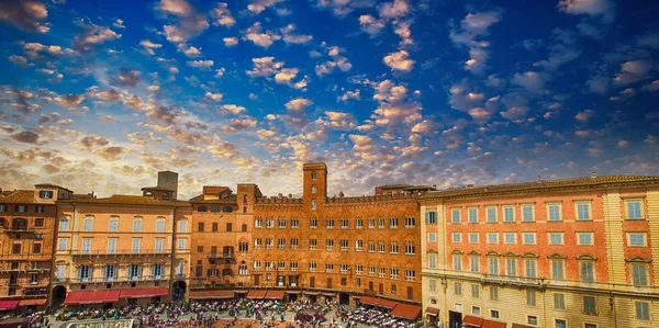 Underbara Flygfoto över piazza del campo, siena på en vacker — Stockfoto