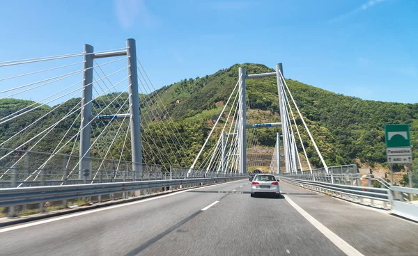 Salerno Reggio Calabria motorvejsbro, Italien - Stock-foto