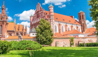 Kilise St. Michael Archangel ve Bernadine Manastırı.