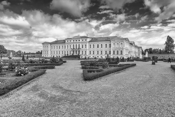 Castello e giardini di Rundale, Lettonia — Foto Stock