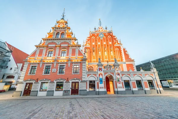 Wunderschöne mittelalterliche Gebäude in Riga, Lettland — Stockfoto