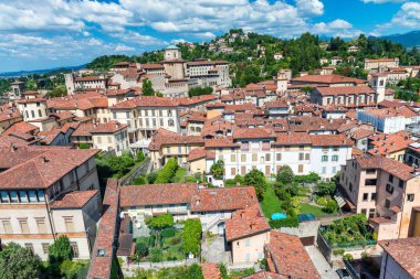 Bergamo Alta cityscape, İtalya güzel havadan görünümü