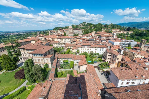 Bella vista aerea di Bergamo Alta paesaggio urbano, Italia — Foto Stock