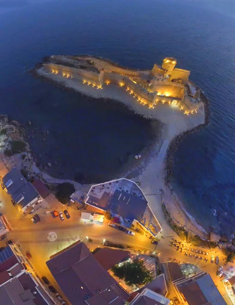 Veduta notturna panoramica della Fortezza Aragonese, Calabria, I — Foto Stock
