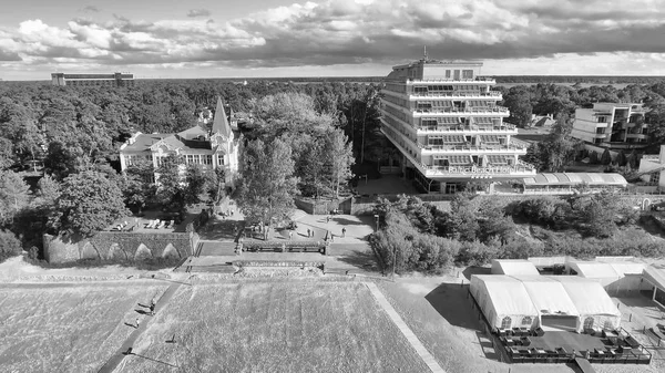 Jurmala, Lettland - juli 2017: Flygfoto över vackra kusten. — Stockfoto