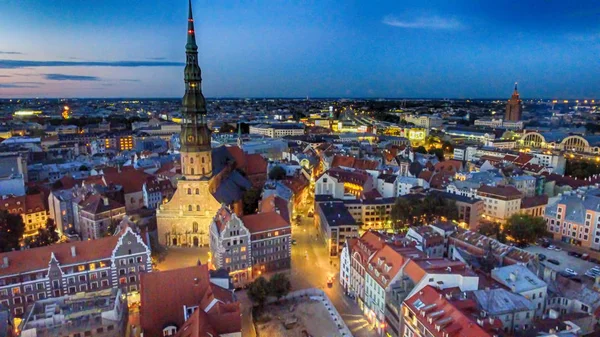 Vista aérea incrível do pôr-do-sol do horizonte de Riga, Letónia — Fotografia de Stock