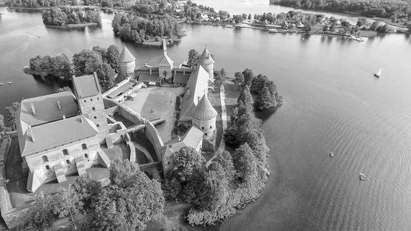 、リトアニアのトラカイ城の航空写真 — ストック写真