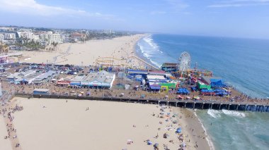 Santa Monica, Ca - 2 Ağustos 2017: Santa Monica Pier yüksek gelen