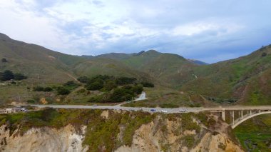 Bixby Köprüsü - California batımında havadan görünümü