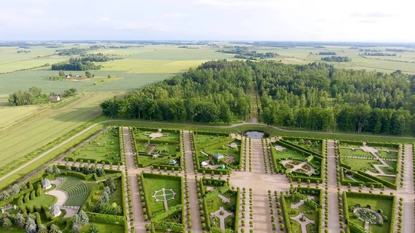 Nad głową ptaka zamek Rundale, Litwa — Zdjęcie stockowe