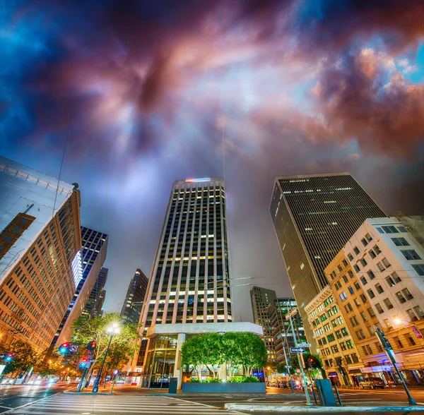 Edificios del centro de San Francisco por la noche —  Fotos de Stock