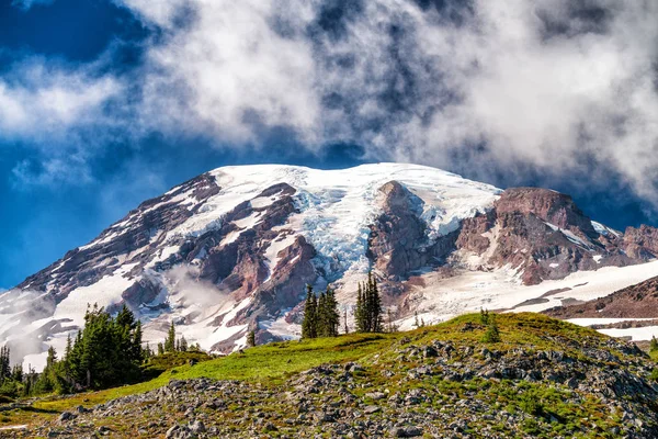 Mount Rainier güzel güneşli bir günde, Wa