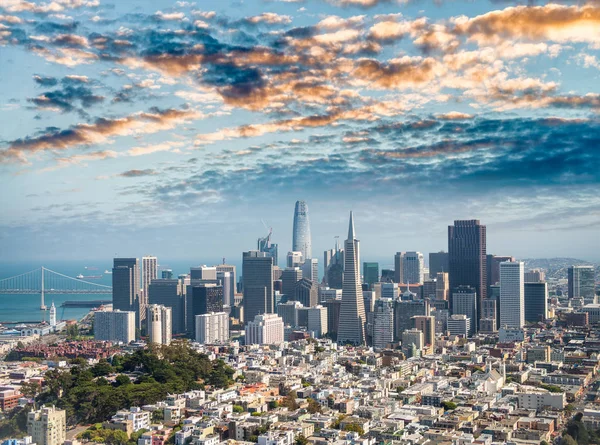 旧金山市中心天际线从直升机，C 的鸟瞰图 — 图库照片