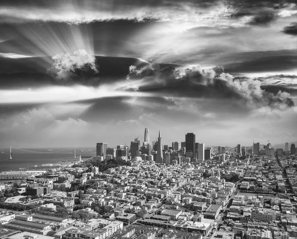 Widok z lotu ptaka Skyline Downtown San Francisco z helikoptera, C — Zdjęcie stockowe