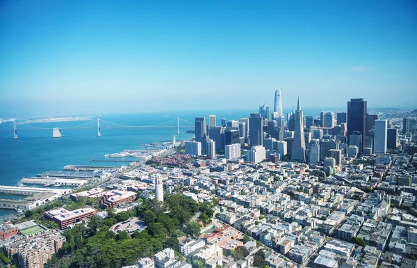 Luchtfoto van de skyline van Downtown San Francisco vanuit helikopter, C — Stockfoto