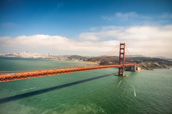 Vue aérienne du pont Golden Gate de San Francisco depuis un hélicoptère — Photo