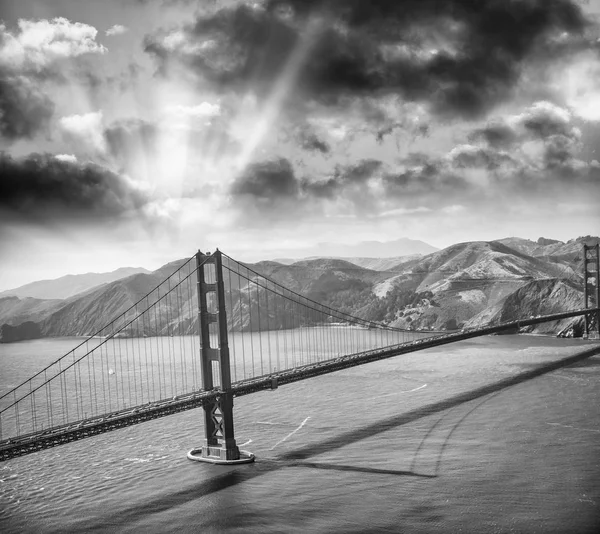 Légi felvétel a San Francisco Golden Gate hídról helikopterről — Stock Fotó