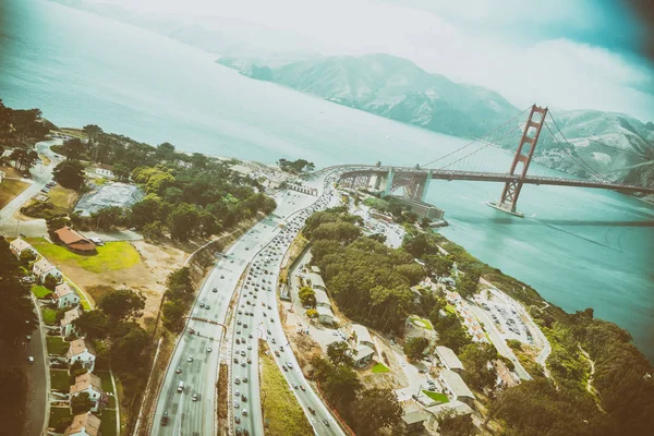 Vista aérea del Puente Golden Gate de San Francisco y la autopista US 1 —  Fotos de Stock